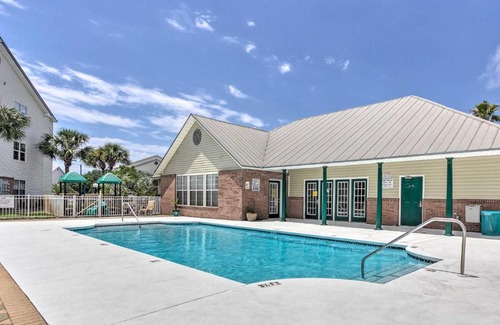 Indian Bayou Apartment | Destin Apt with Pool Access in Indian Lake!
