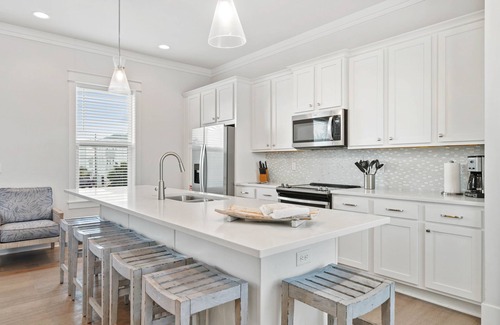 Miramar Beach House | Destin Delight by AvantStay | Majestic Home Near Beach~Pets Ok~Community Pool