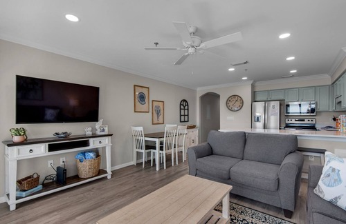 Miramar Beach Condo | Destin, FL 1 bedroom BEACHFRONT condo with POOL & free beach service
