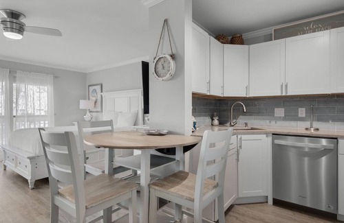 Holiday Isle Apartment | Destin Studio Condo, Completely Remodeled, Full Kitchen, Patio, Steps to Beach