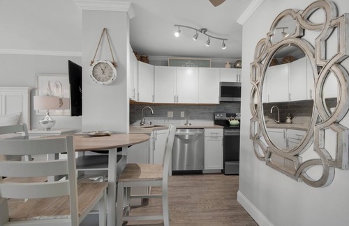 Holiday Isle Apartment | Destin Studio Condo, Completely Remodeled, Full Kitchen, Patio, Steps to Beach