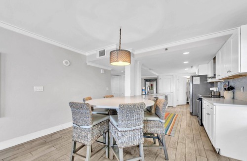 Emerald Coast Condo | Destin Towers 81-Stunning Gulf Views-Pool