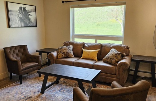 Gardiner Cabin | Destination Delight! Free Parking, Edge of Yellowstone North Entrance!