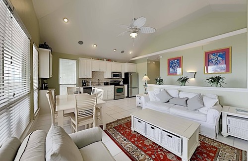 Fort Walton Beach - Destin Condo | Destiny Beach Villas #7A | Steps to the Sand