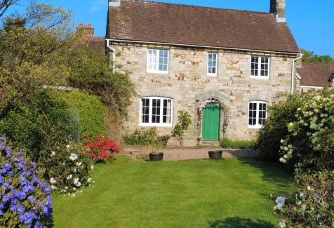 Staplefield House | Detach Sandstone Cottage, Sleeps 6, 2 x King Size, 2 x Singles