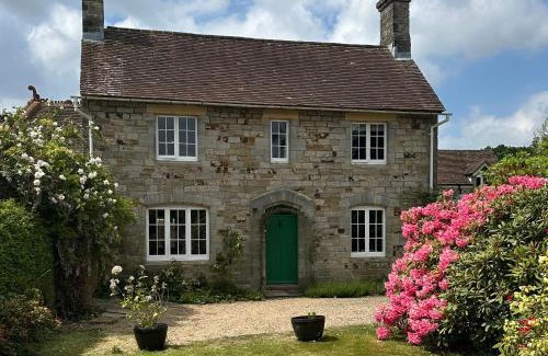 Staplefield House | Detach Sandstone Cottage, Sleeps 6, 2 x King Size, 2 x Singles
