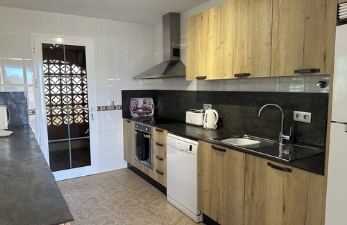 Caleta de Fuste Villa | Detached 3 bed villa, private heated pool, free wifi, close to all amenities.