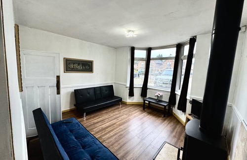 Runnymede House | Detached 4Beds - Windsor, Heathrow & London Access