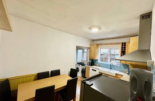 Runnymede House | Detached 4beds - Windsor, Heathrow & London Access