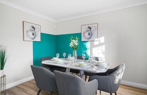 Cambridge House | Detached 6 Bedroom Cambridgeshire Abode - Pets