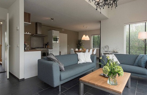 Zeewolde House | Detached 6-person villa with modern kitchen, two bathrooms and cozy living areas inside and outside.