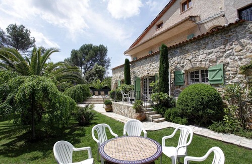 Roquefort-les-Pins Villa | Detached 8 bedrooms with a large heated swimming pool Villa in a private estate
