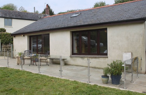 Totnes House | Detached barn in South Hams near to Dartmouth, ideal for guests with dogs.