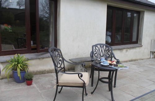Totnes House | Detached barn in South Hams near to Dartmouth, ideal for guests with dogs.