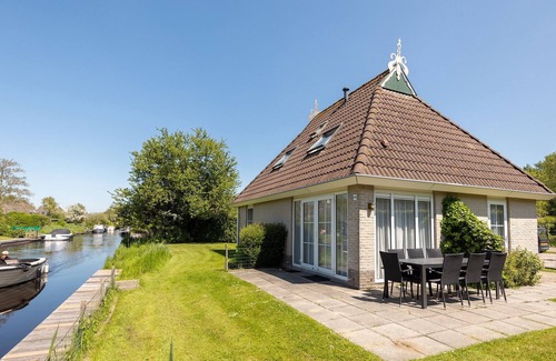 Eernewoude Cottage | Detached bungalow for 8 persons