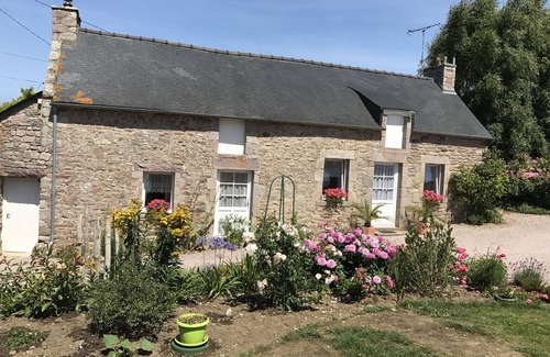Plevenon House | Detached character house, courtyard and garden located 600 m from shops.