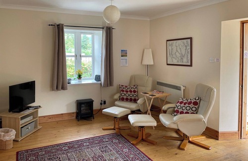 Kilmun Cottage | Detached cottage on the banks of Loch Long and the Firth of Clyde near Dunoon.
