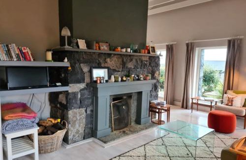 Ballyconneely House | Detached cottage overlooking lake in Connemara