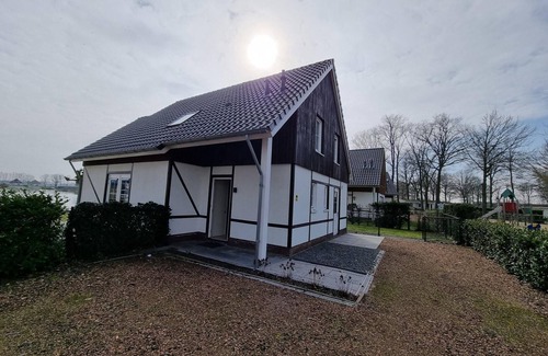 Susteren House | Detached family villa with 4 bedrooms, 2 bathrooms and a terrace