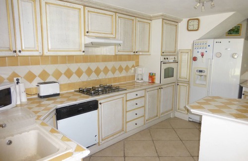 La Farlede Villa | Detached fenced villa with swimming pool