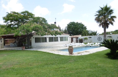 La Farlede Villa | Detached fenced villa with swimming pool