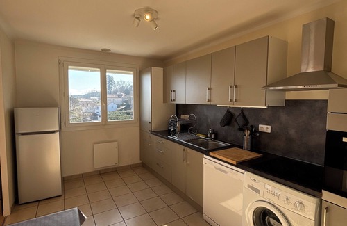 Royat House | Detached house between town and mountain