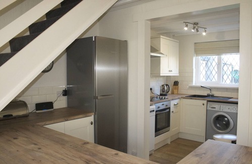 St. Florence House | Detached house in family friendly village with shared use of indoor heated pool