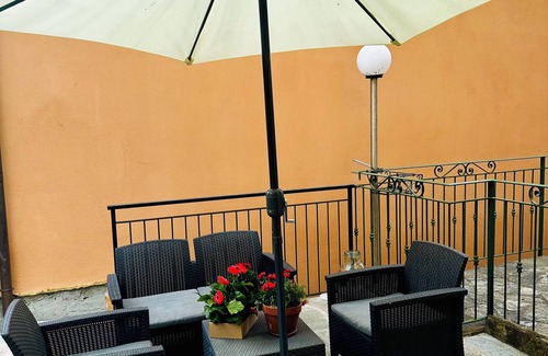 Lavagna House | Detached house surrounded by olive trees just minutes from the sea