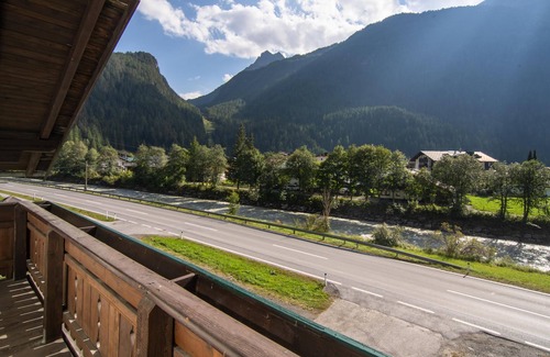 Huben House | Detached house with ski and bicycle shed