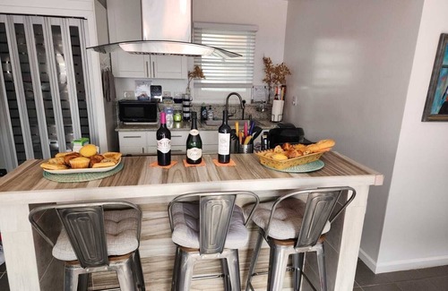 Pacific Palisades Apartment | Detached Modern Studio Guest House Between Santa Monica & Malibu