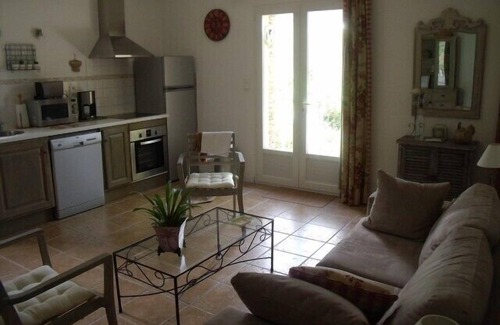 Mausoleo House | Detached stone house .garden Clim Wifi Tnt 5 mn from the sea