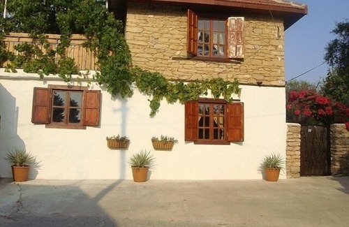 Ilıca Villa | Detached Stone Villa Private walled Garden & Pool