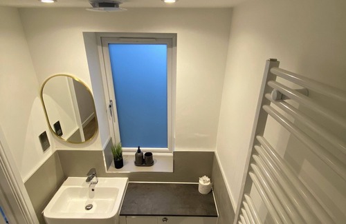 Banstead House | Detached Studio near Croydon