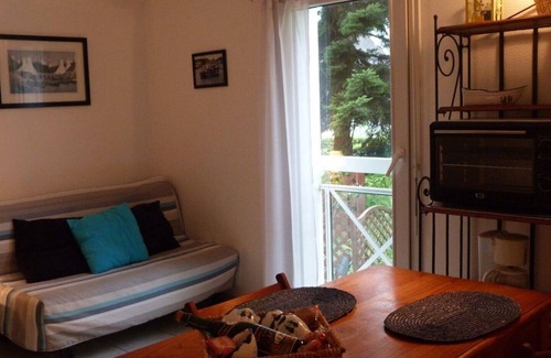 Vannes Apartment | Detached studio on green space