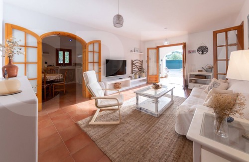 Cala'n Bosch Villa | Detached villa with pool near the sea