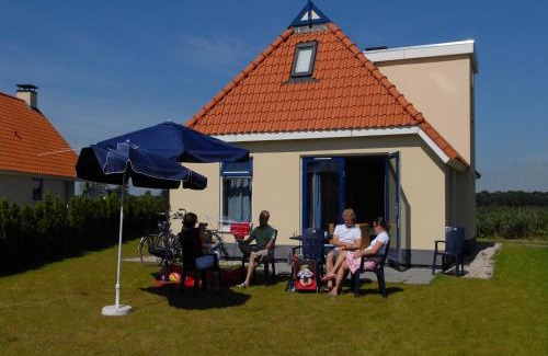 Suameer Villa | Detached villa with dishwasher Leeuwarden at 21km