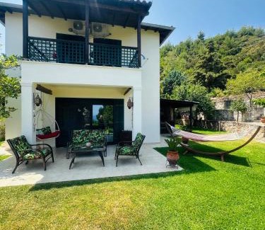 Haniotis House | Detached Villa with Sea View