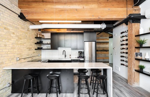 Exchange District Condo | Dette ejerlejlighed er 2 soveværelser, 1 badeværelser, der ligger i Winnipeg, Manitoba.