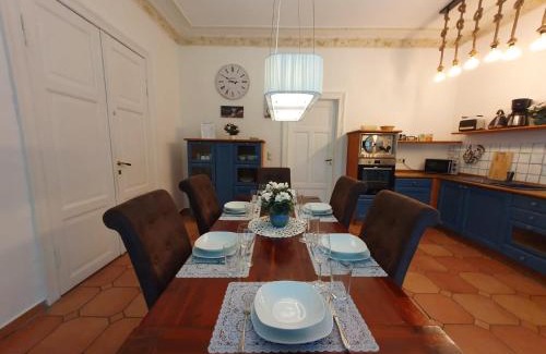 Gehlsdorf Apartment | DEUTSCHE VILLA - DELUXE APARTMENT mit Sauna und großem Garten