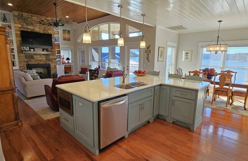 Shady Bay House | Devine Destination