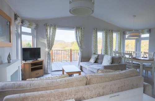 Liverton Apartment | Devon Bliss - Pool View Lodge - Spa Resort in Devon