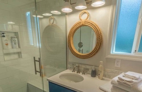 Newport House | Devon West , Long-term Rental, Hot Tub, Oceanfront, BBQ, WiFi, Beach Access