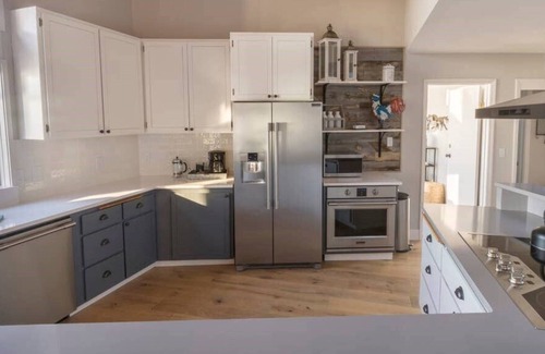 Newport House | Devon West , Long-term Rental, Hot Tub, Oceanfront, BBQ, WiFi, Beach Access
