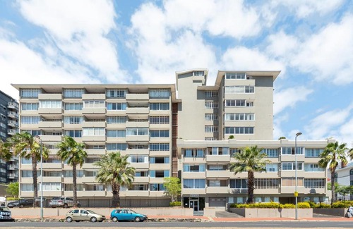 Three Anchor Bay Apartment | Devonshire Apartment