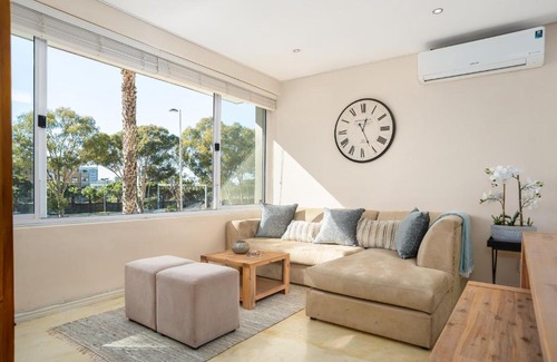 Three Anchor Bay Apartment | Devonshire Apartment