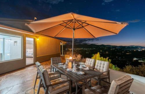 Dewey-Humboldt House | Dewey Mountain Getaway 3BR Home with Hot Tub, Gym and Sauna