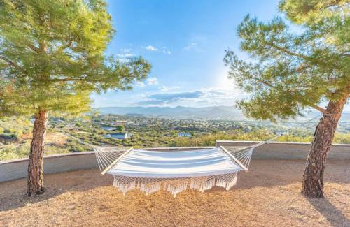 Dewey-Humboldt House | Dewey Mountain Getaway 3BR Home with Hot Tub, Gym and Sauna