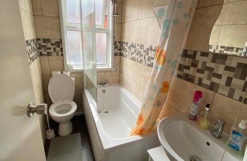 Beeston Apartment | Dews House - Leeds 2 bed sleeps 5