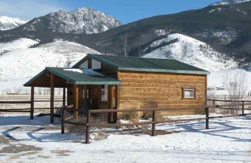 Livingston Cabin | Dexter Peak cabin, elegantly rustic near YNP/Chico