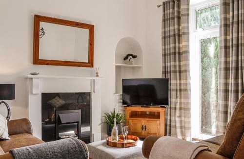 Montrose House | Dezzy's